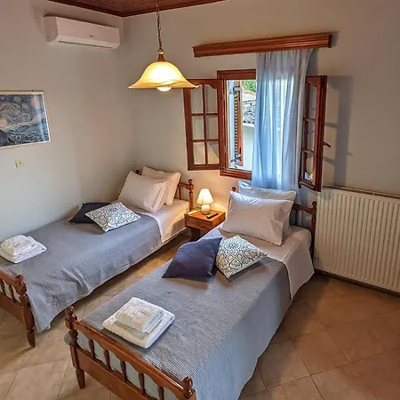 Lovely Lontza, A Cozy 2-bedroom House. 릭수리