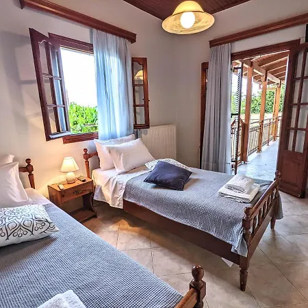 Lovely Lontza, A Cozy 2-bedroom House. 度假居 里科索翁