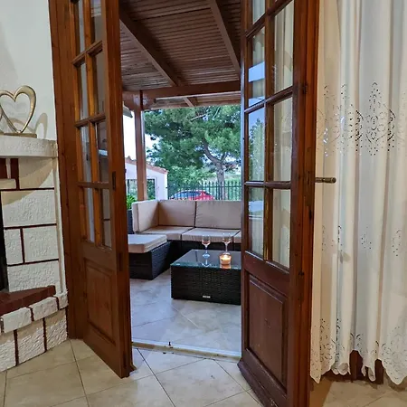 Lovely Lontza, A Cozy 2-bedroom House. 度假居 里科索翁