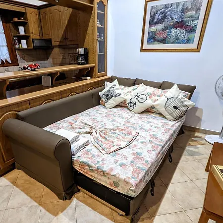 Lovely Lontza, A Cozy 2-bedroom House. 度假居