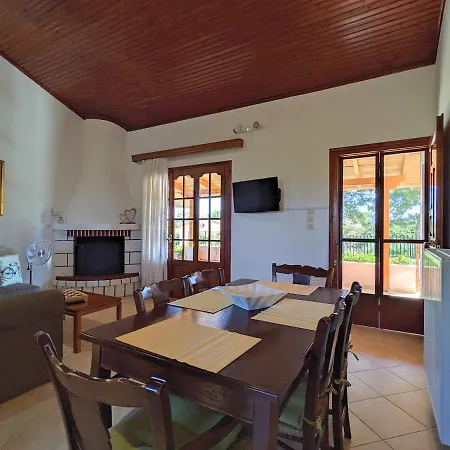 Lovely Lontza, A Cozy 2-bedroom House. * 里科索翁