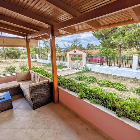 Lovely Lontza, A Cozy 2-bedroom House. 里科索翁